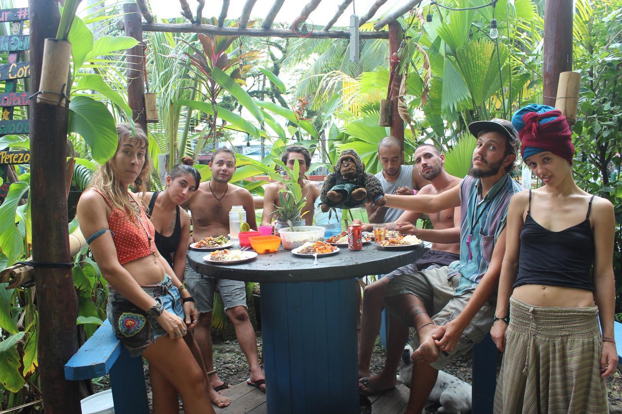 Coconut Hostel Bocas Town Exterior foto