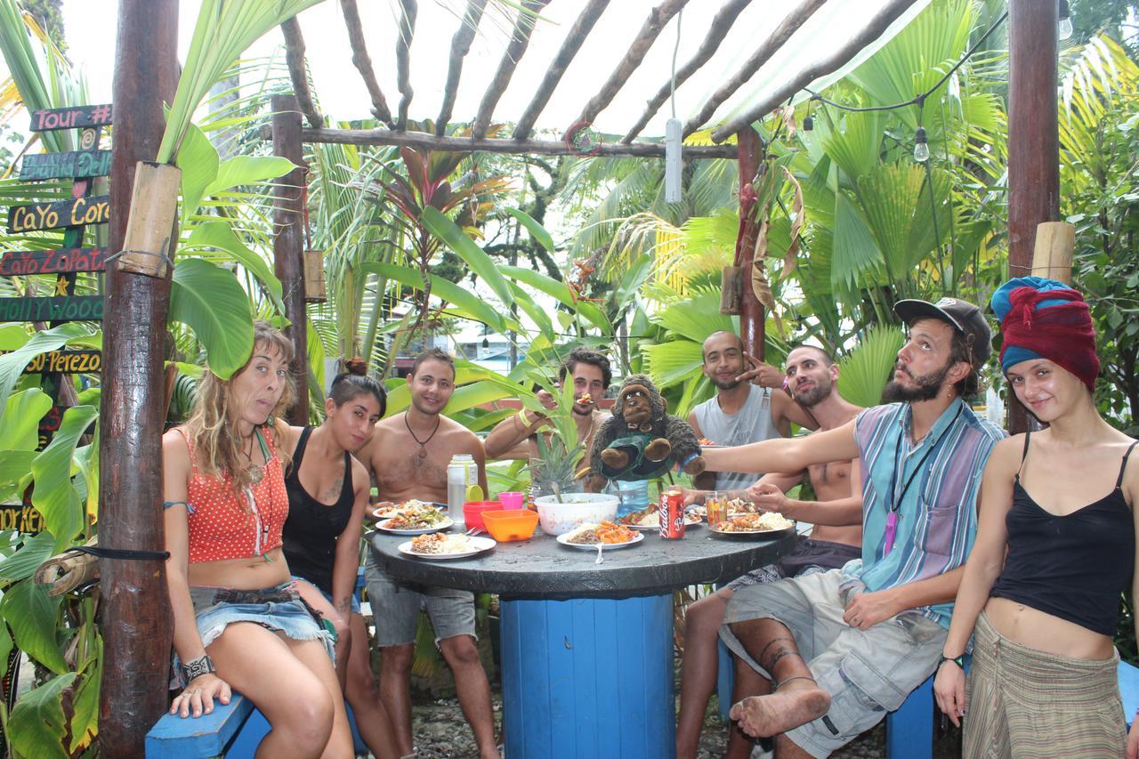 Coconut Hostel Bocas Town Exterior foto