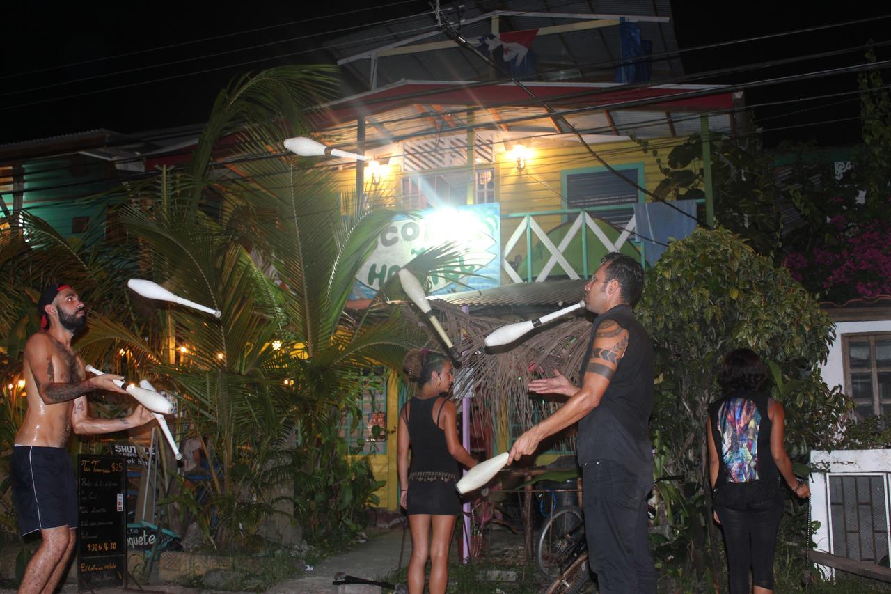 Coconut Hostel Bocas Town Exterior foto